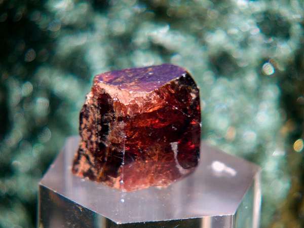 Камень гиацинт: минерал любви и мужского начала
