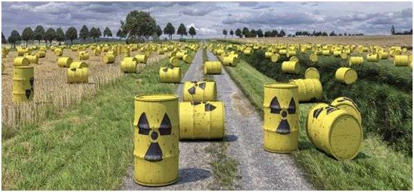 радиоактивные бочки на поле