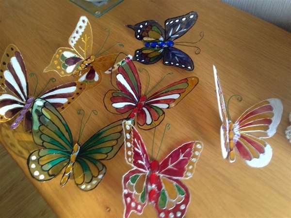 Бабочки из пластика