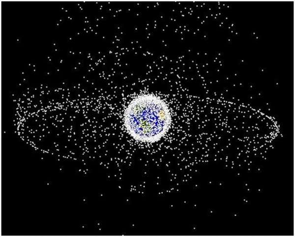 карта космического мусора с белыми точками