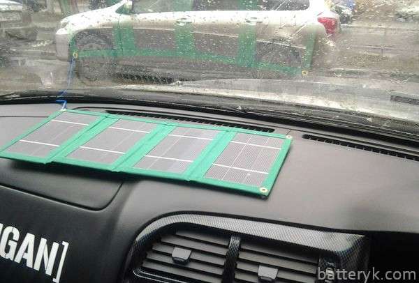 Солнечная панель в салоне машины
