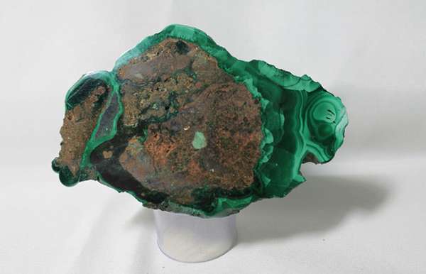 Камень малахит: зеленая сказка с поразительными свойствами